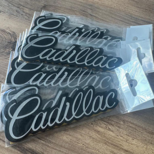Cadillac Pleski Logo Arkası Bantlı Etiketçilere Özel