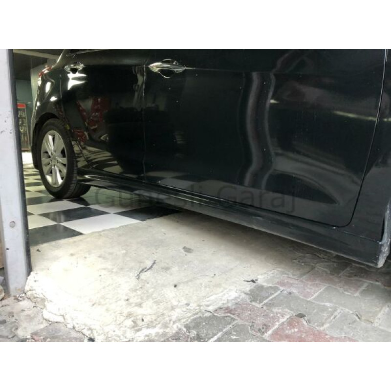 Hyundai i30 Yan Marşpiyel (Plastik)