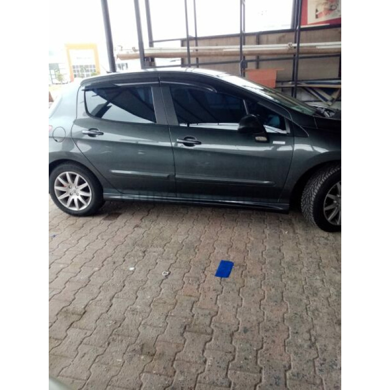 Peugeot 308 2016-2018 Yan Marşpiyel (Plastik)