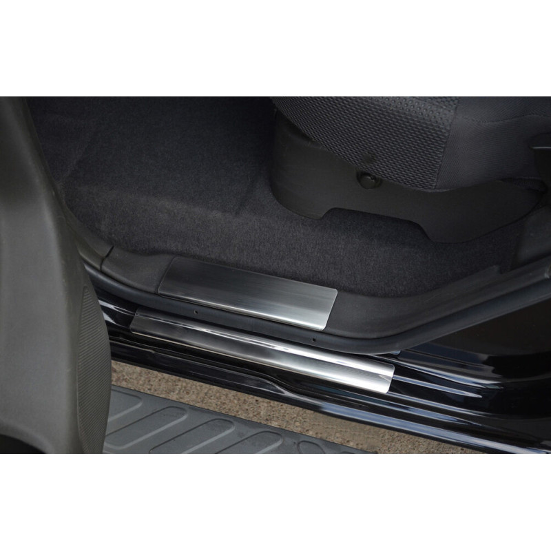 OMSA Nissan Navara Krom Kapı Eşiği 8 Parça 2006-2015 Arası