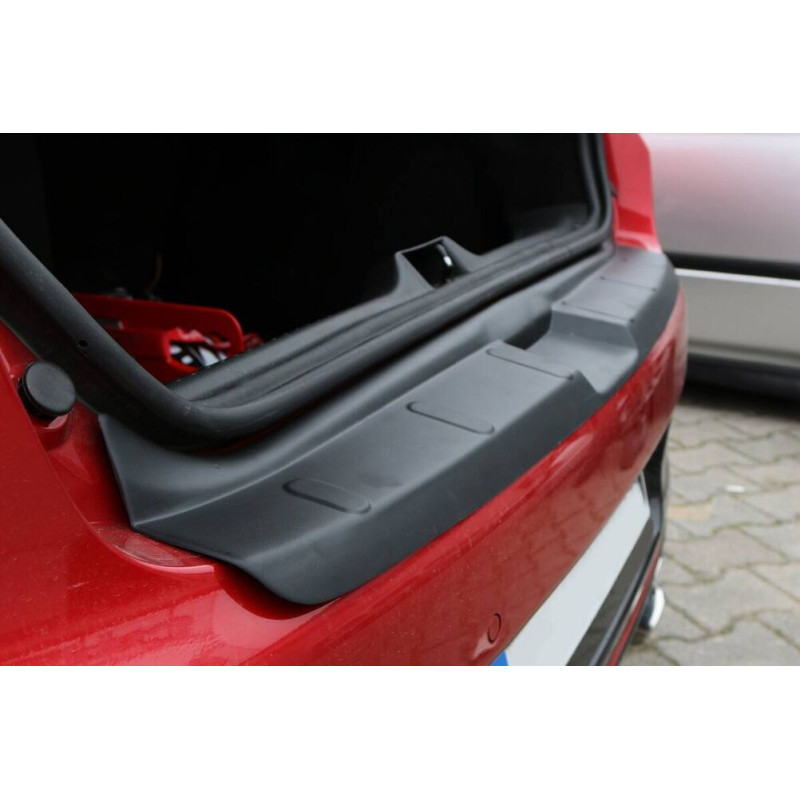 Renault Clio 4 HB Arka Tampon Eşiği Plastik 2016 ve Sonrası